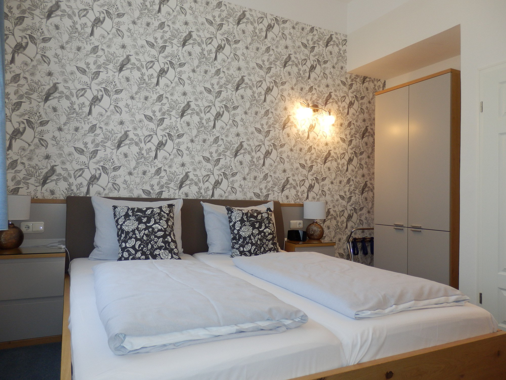 Doppelzimmer Hotel Bellevue Hameln stilvoll eingerichtet mit gemütlichem Doppelbett und modernem Interieur