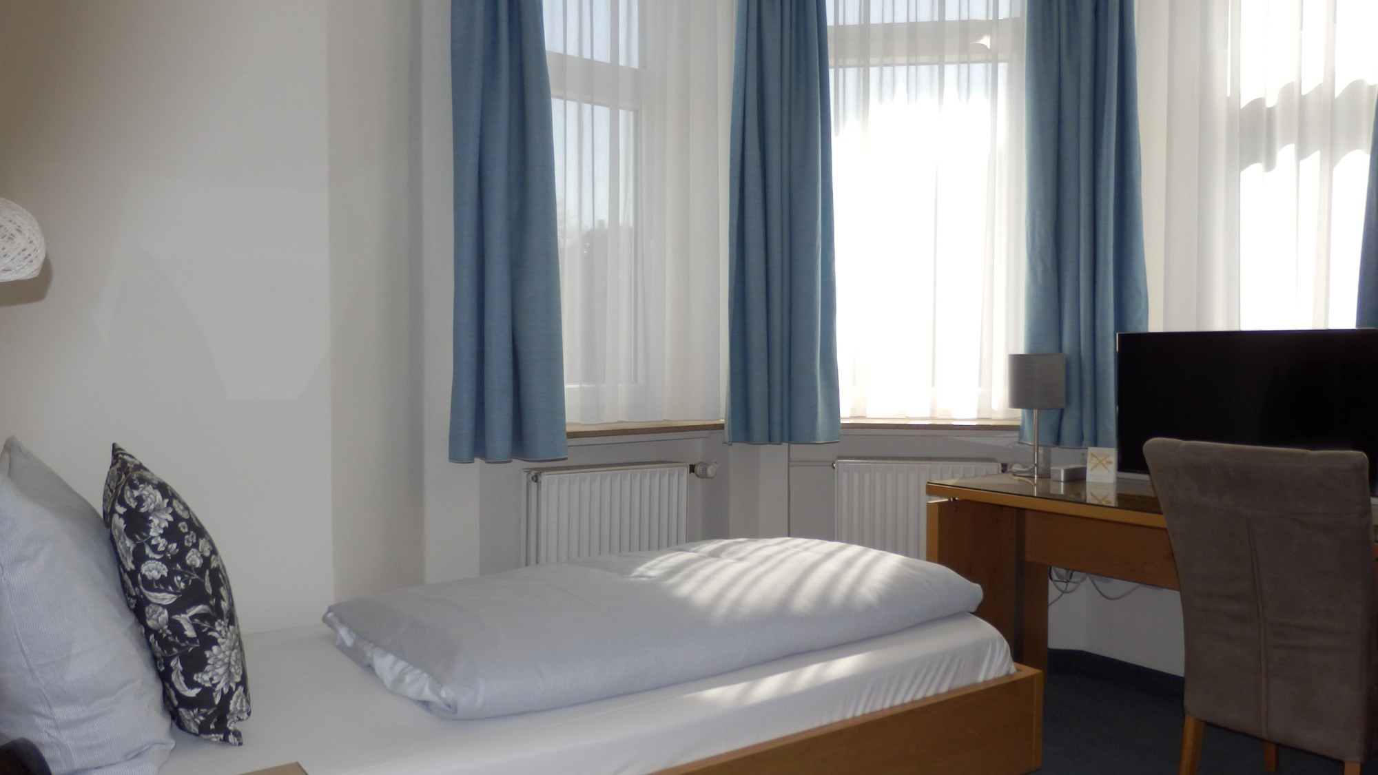 Einzelzimmer Hotel Bellevue Hameln komfortables Einzelbett mit hochwertiger Ausstattung