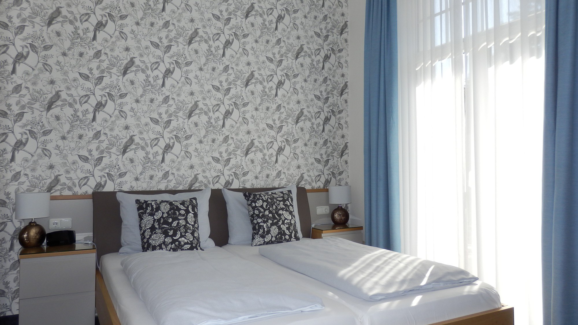 Helles Doppelzimmer im Hotel Bellevue Hameln mit natürlichem Tageslicht